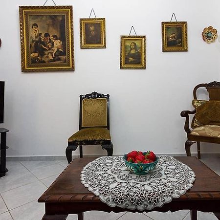 Vintage Style Apartment With Beautiful Backyard Athen Eksteriør bilde