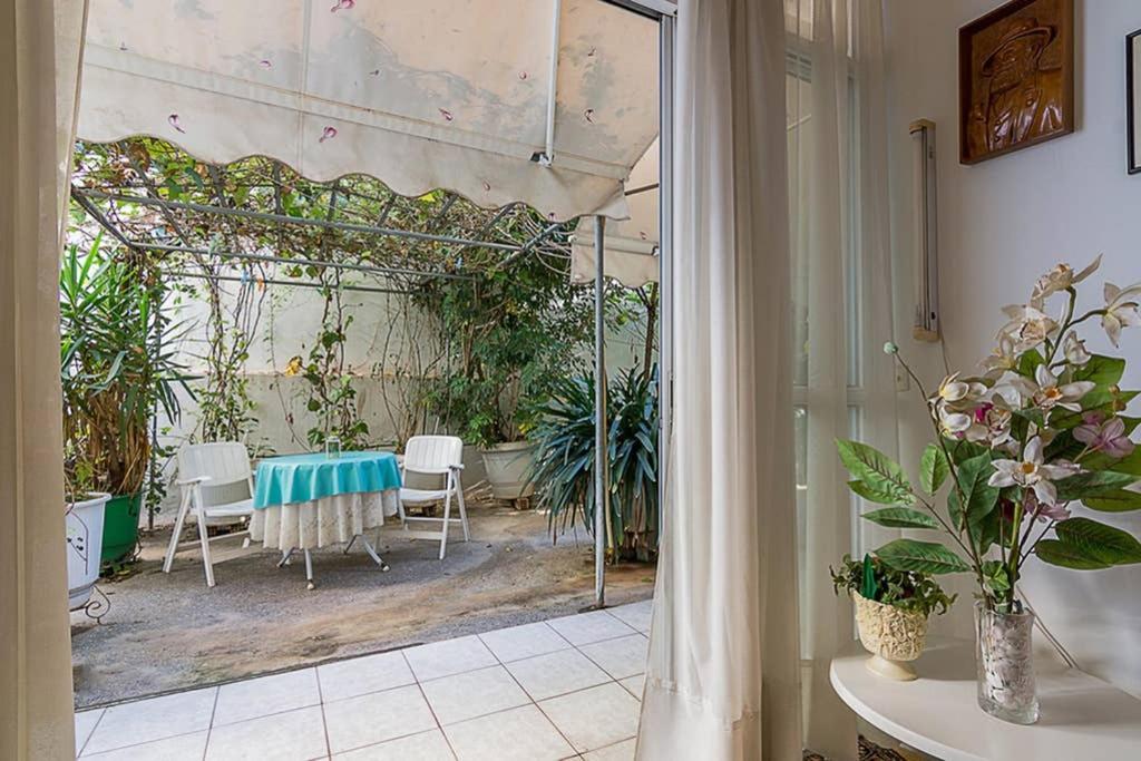 Vintage Style Apartment With Beautiful Backyard Athen Eksteriør bilde