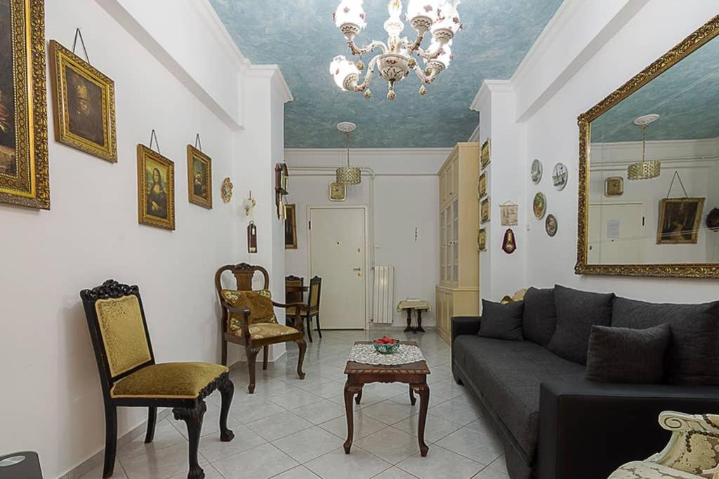 Vintage Style Apartment With Beautiful Backyard Athen Eksteriør bilde