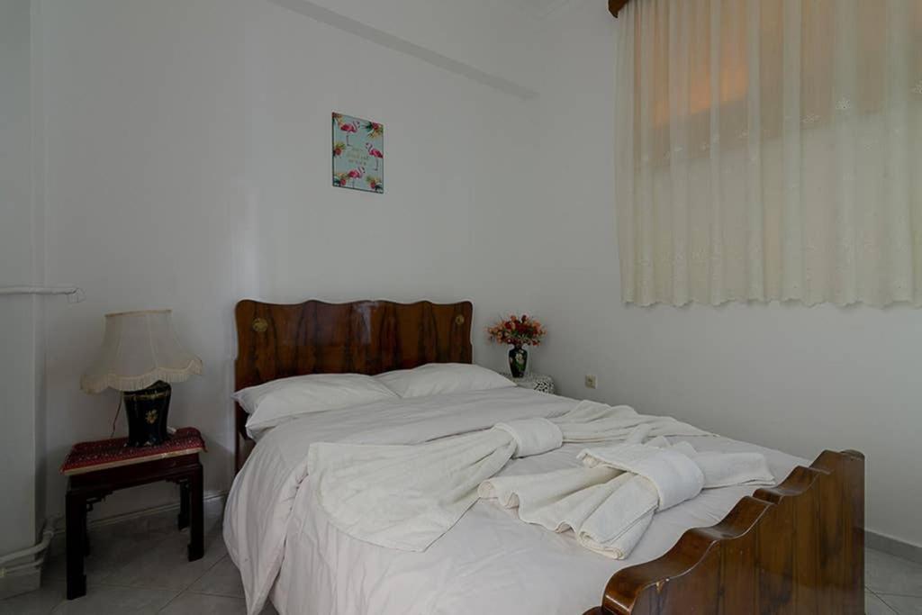 Vintage Style Apartment With Beautiful Backyard Athen Eksteriør bilde