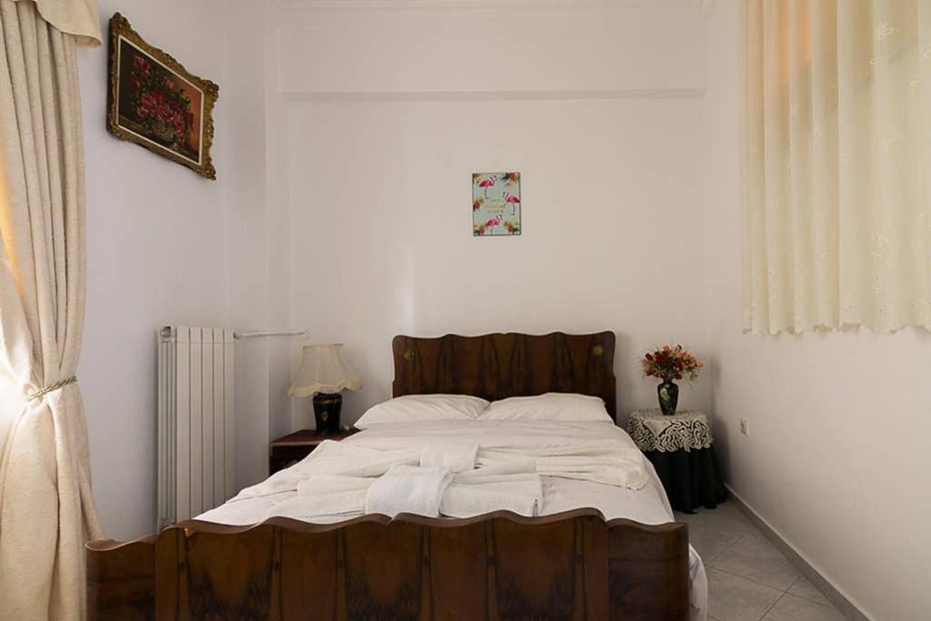 Vintage Style Apartment With Beautiful Backyard Athen Eksteriør bilde