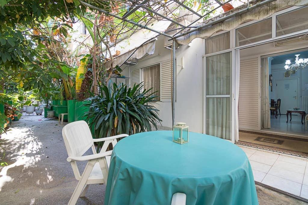 Vintage Style Apartment With Beautiful Backyard Athen Eksteriør bilde